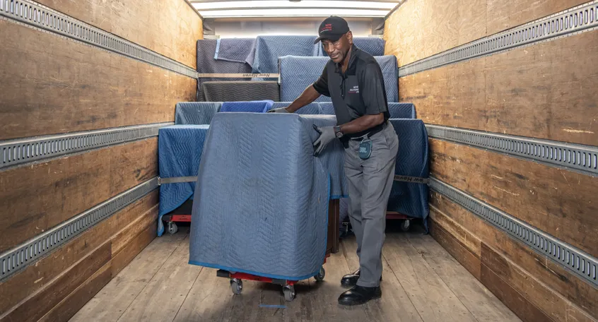 Final mile delivery truck in DFW