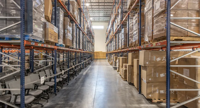 Short-term pallet storage in the warehouse