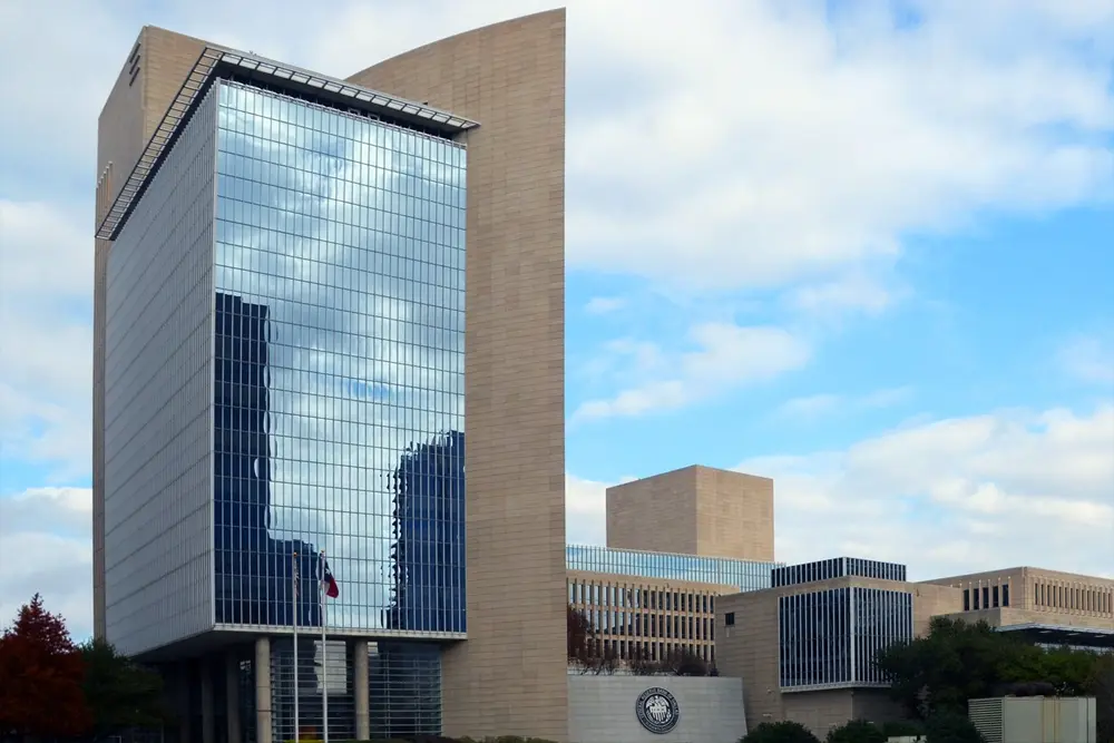 an image of the federal reserve building in dallas tx