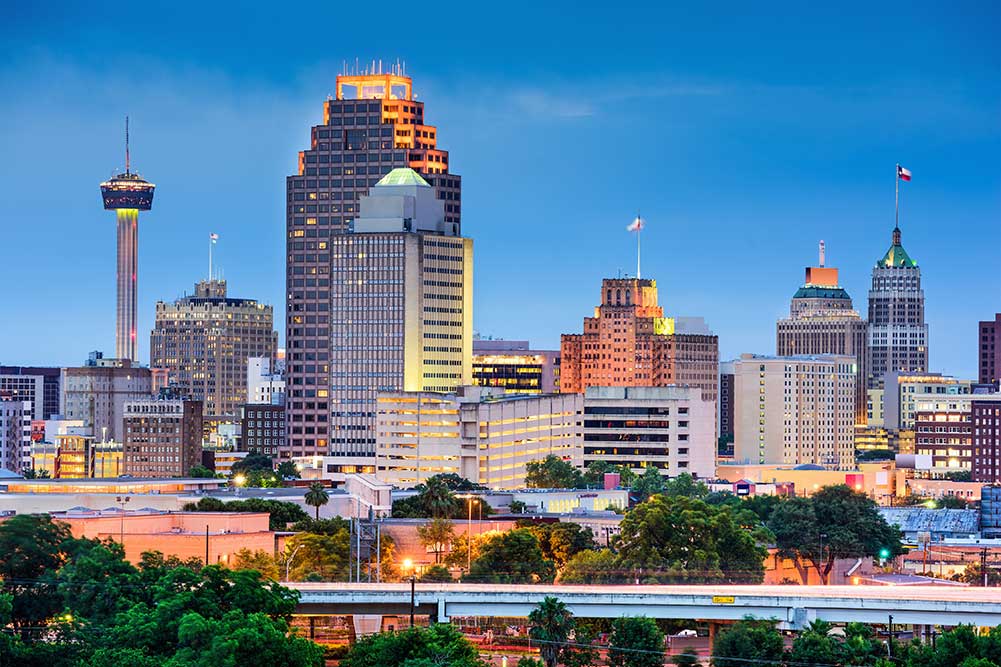 image of the san antonio skyline